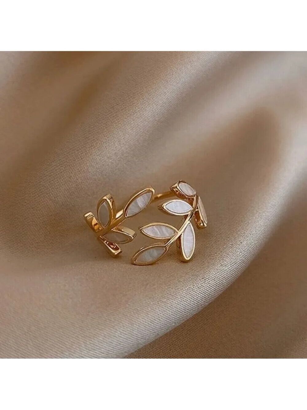 ($4) Kiss Leaf Wrap Ring